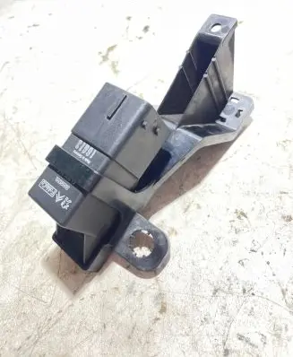 Volvo S80 Glow plug pre-heat relay 31331831
