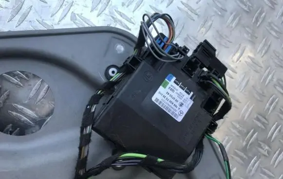 Mercedes-Benz A W169 Door control unit/module a1698207326 05072342