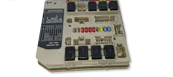 Nissan Note (E11) Fuse module 284B7AX61A R1164 7D18