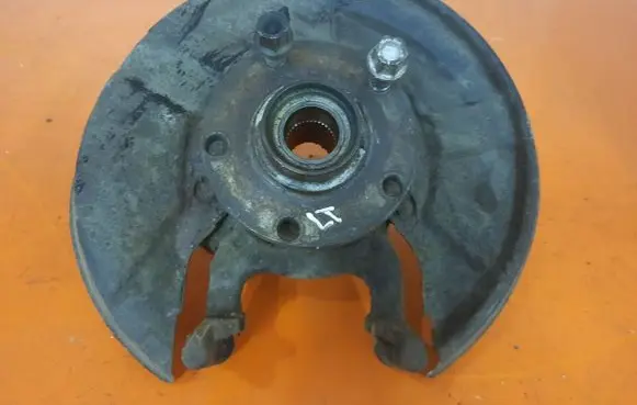 Volkswagen Crafter Front wheel hub spindle knuckle 8E0435