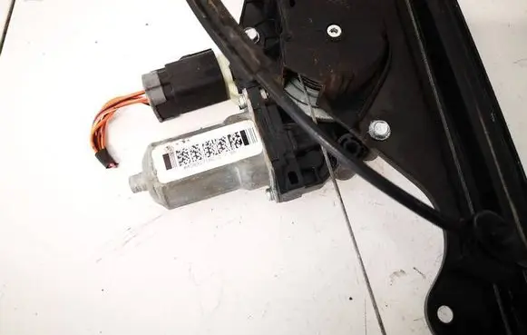 Jeep Grand Cherokee (WK) Front door window regulator motor 04589171AC
