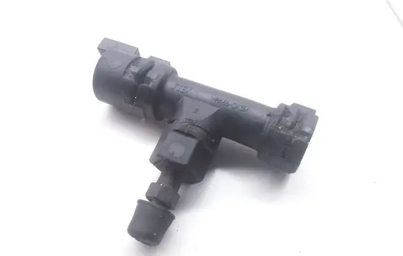 Volkswagen PASSAT B6 Clutch pipe/line 1K0721468