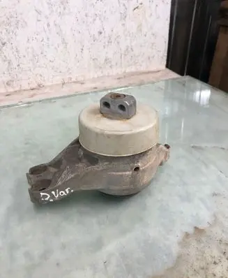 Engine mount bracket