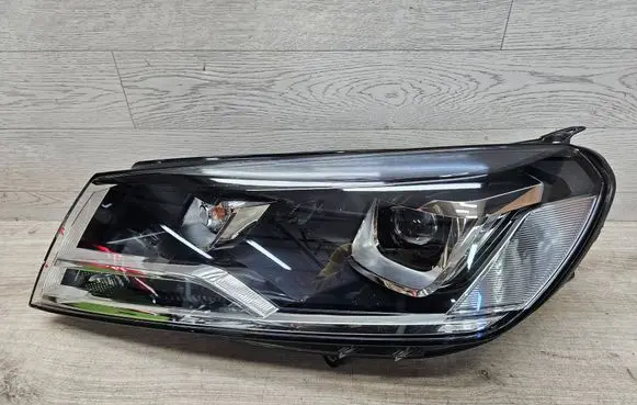 Volkswagen Touareg II Headlight/headlamp 7P1941039