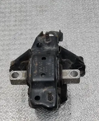 Volkswagen Polo IV 9N3 Engine mount bracket 6Q0199555