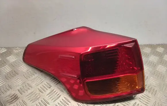 Toyota RAV 4 (XA40) Rear/tail lights