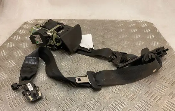 Volvo XC90 Front seatbelt 39844546