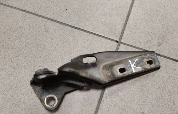 Engine bonnet/hood hinges