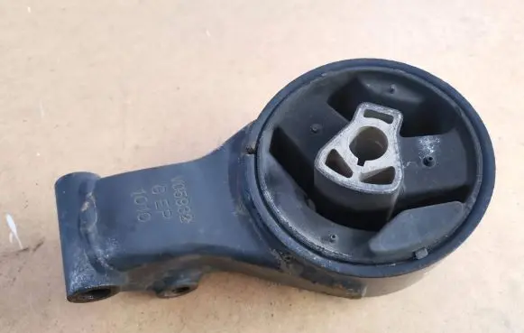 Opel Insignia A Engine mount bracket V05932 1010