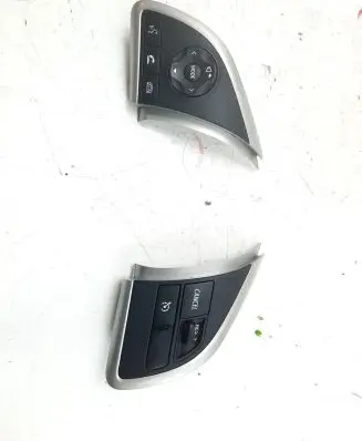 Steering wheel buttons/switches