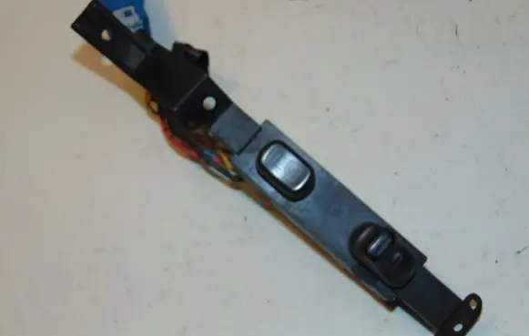 Nissan Primera Electric window control switch 2540170J21