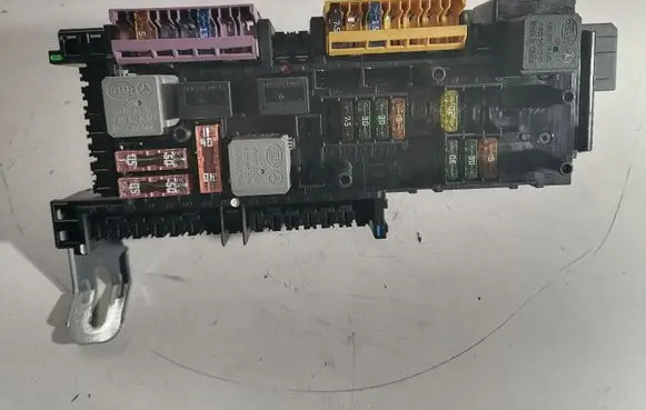 Mercedes-Benz E C207 W207 Fuse module 168298 1670660
