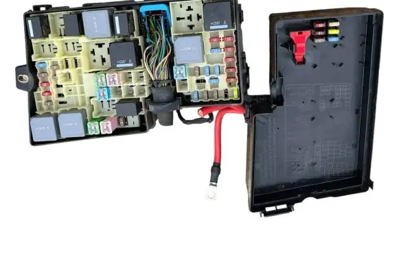 Volvo V40 Fuse module AV6T14A067AC 5B0010107