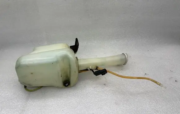 Mitsubishi Eclipse (D21A/D22A/D27A) Windshield washer fluid reservoir/tank 060351471