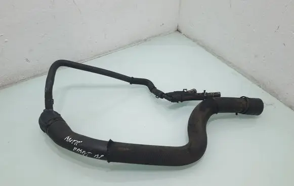 Volkswagen PASSAT B8 Engine coolant pipe/hose