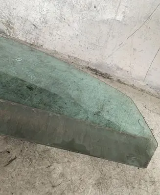Volvo V50 Front door window glass four-door