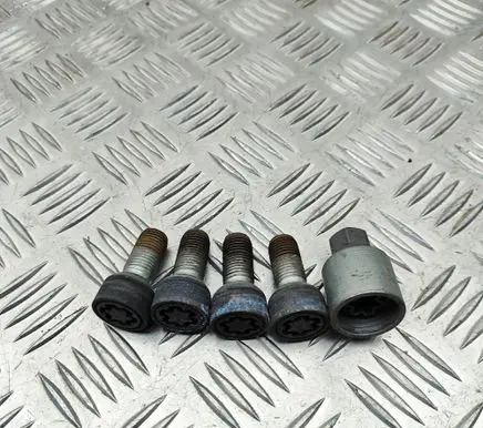 Audi A3 S3 8V Anti-theft wheel nuts and lock 4F0698139C