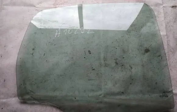 Citroen C3 Rear door window glass as2