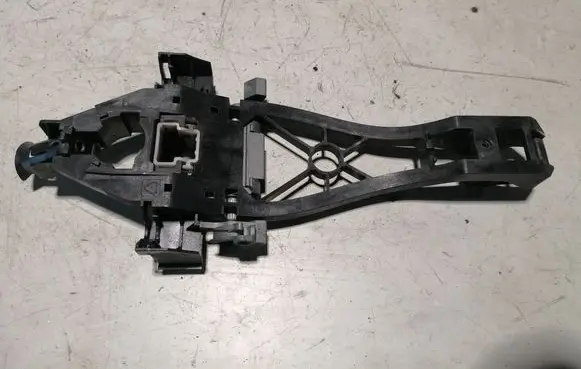Volvo XC60 Rear door exterior handle/bracket 30784202 30784203