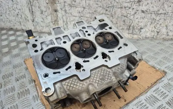 Volkswagen Polo VI Engine head 05C103404C 05E906060A