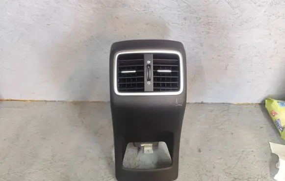 KIA Sportage Rear air vent grill 97040F1000