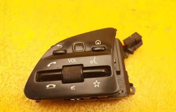 Steering wheel buttons/switches