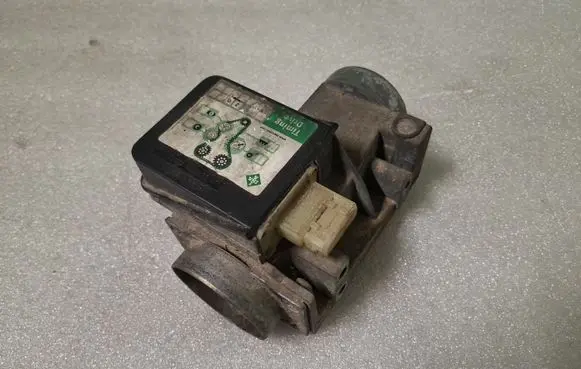 Audi A6 S6 C4 4A Mass air flow meter 4A0133471