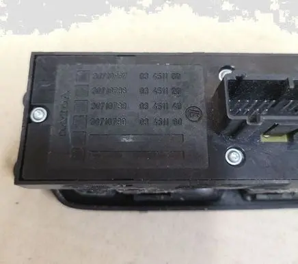 Volvo V50 Electric window control switch 30710787 03451100
