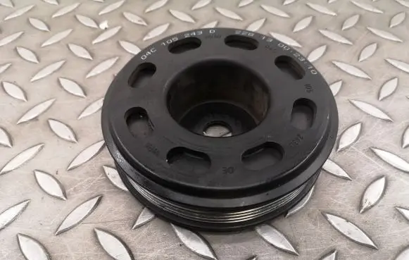 Audi A1 Crankshaft pulley 04C105243D