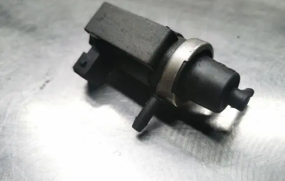 Audi A4 S4 B5 8D Turbo solenoid valve 8D0906627 72190332