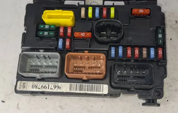 Citroen C3 Picasso BSM Control unit 9667199780