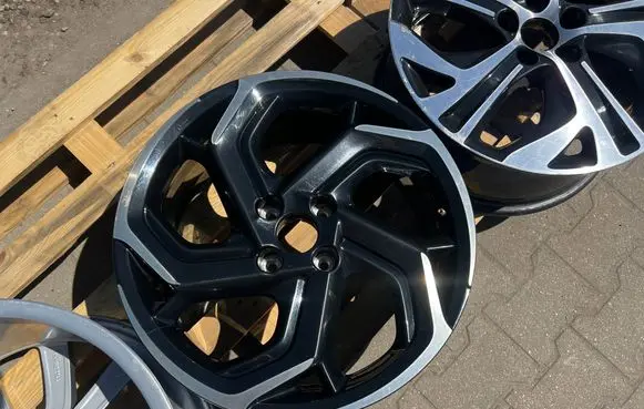 Citroen DS3 R18 alloy rim 9825290380
