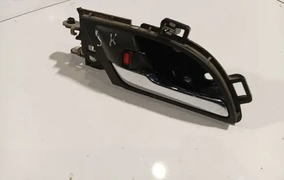 Honda CR-V Rear door interior handle