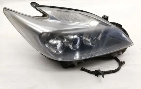 Toyota Prius (XW30) Headlight/headlamp 