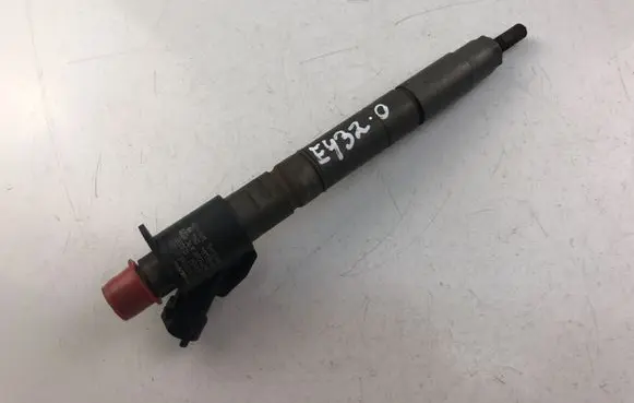 Volvo V60 Fuel injector 31303238