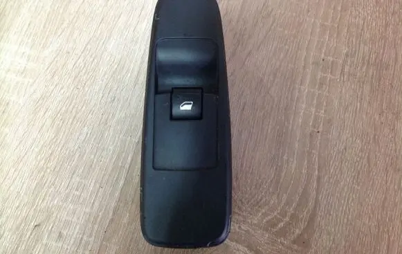 Citroen C4 I Picasso Electric window control switch 96639377ZD
