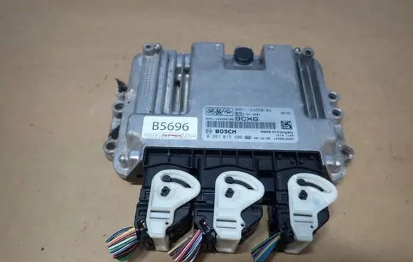 Ford Focus Engine control unit/module ECU 9M5112A650BG 0281015608