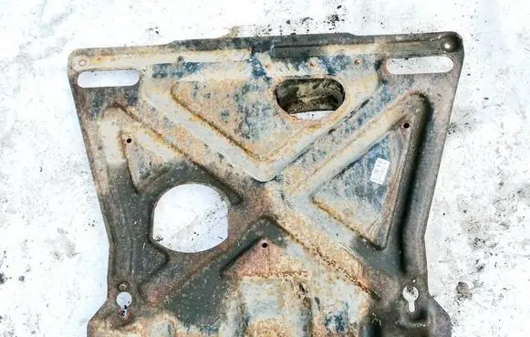 Jeep Grand Cherokee (WK) Engine splash shield/under tray