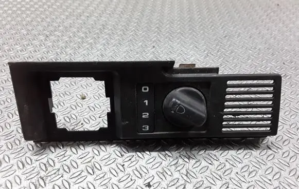 Land Rover Discovery Headlight level height control switch YUK100260