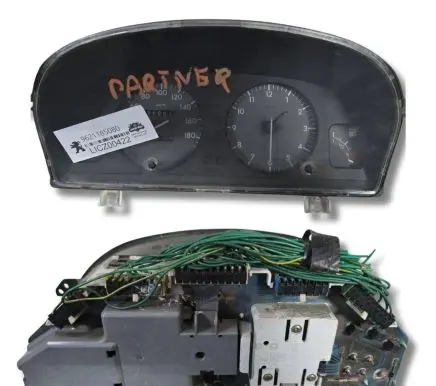 Peugeot Partner Speedometer (instrument cluster) 9621185080