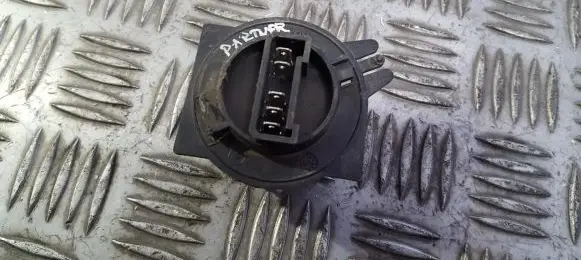 Coolant fan relay
