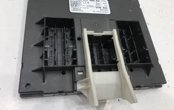Volkswagen Golf VII Central body control module 5Q0937086AA