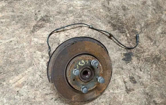 Volvo S40, V40 Front wheel hub spindle knuckle