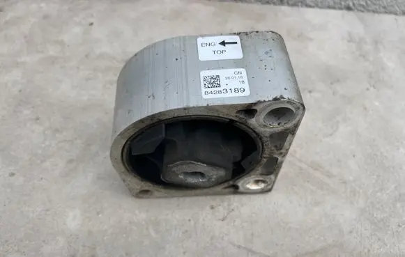 Engine mount bracket