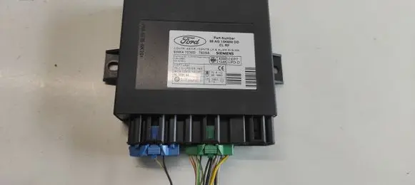 Ford Focus Comfort/convenience module 98AG15K600DD 5WK47230D T83SA