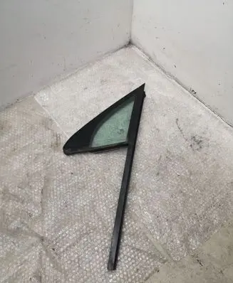 Audi Q7 4M Front door vent window glass four-door 4M0845113