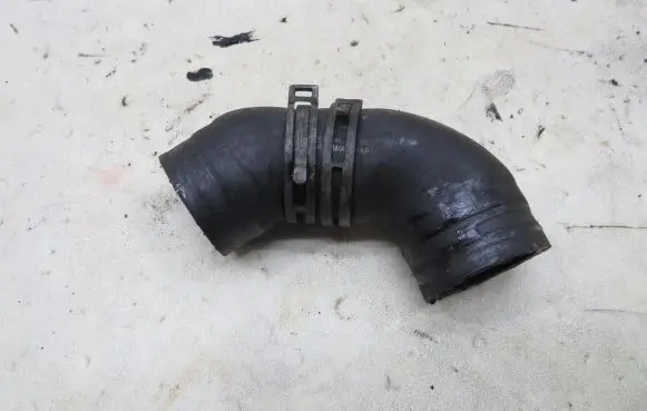 Volkswagen PASSAT B8 Engine coolant pipe/hose