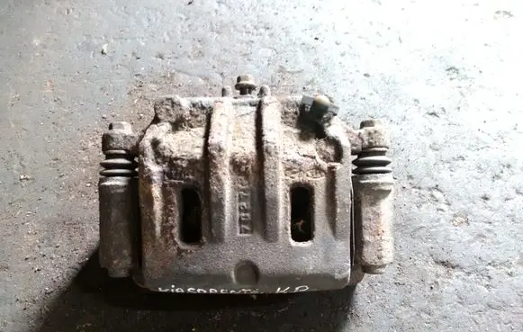 KIA Sorento Front brake caliper