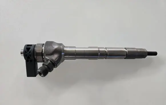 Volkswagen PASSAT B8 Fuel injector 04L130277AD