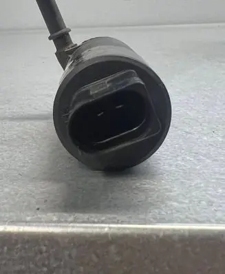 Volvo XC70 Windscreen/windshield washer pump ---